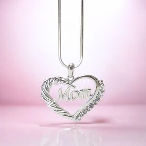 NWT) Made In Korea  Heart 'Mom' Pendant Necklace